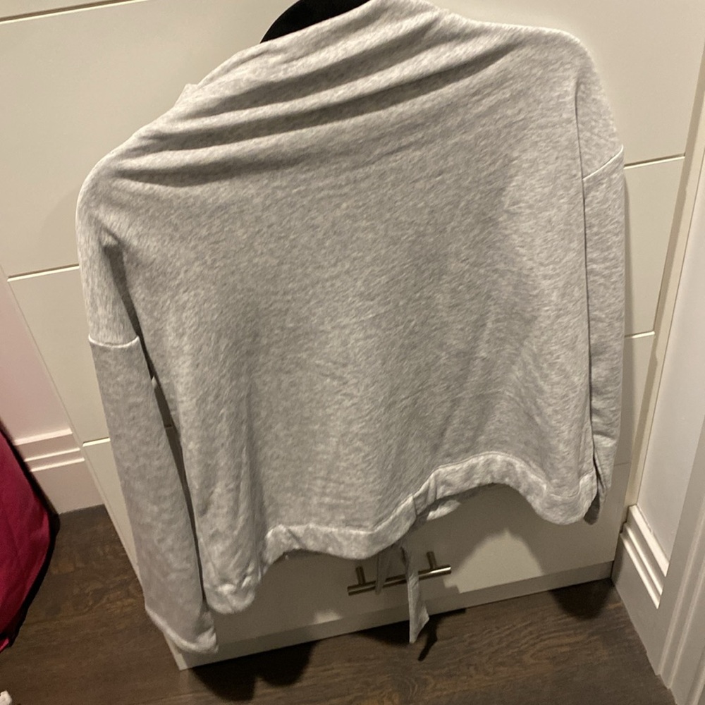 NWT Banana Republic Light Gray Tie-Front top - Picture 5 of 5